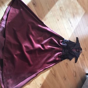 tTadashi burgundy gown size 6